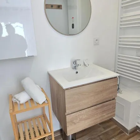 T2 Du Sanctuaire 400 M De La Grotte Wifi Tv Апартаменты