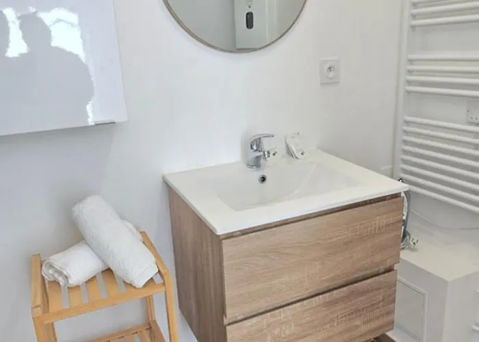 T2 Du Sanctuaire 400 M De La Grotte Wifi Tv Apartment