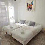 T2 Du Sanctuaire 400 M De La Grotte Wifi Tv Apartment