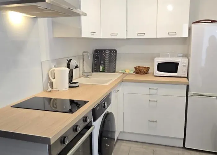 T2 Du Sanctuaire 400 M De La Grotte Wifi Tv * لورد